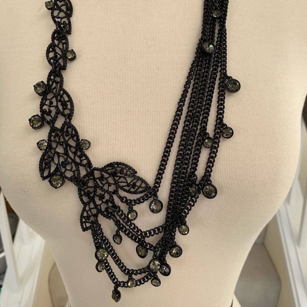 NWT black Ann Taylor gemstone and leaf necklace